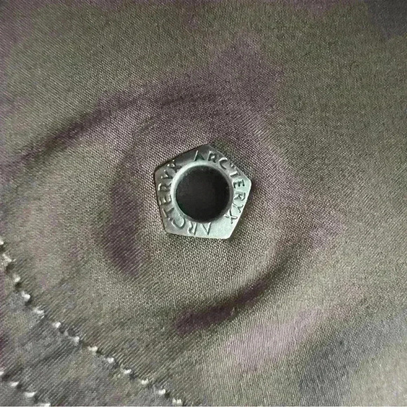 Arc'Teryx size 8 snap and zip  close shorts - Picture 5 of 15